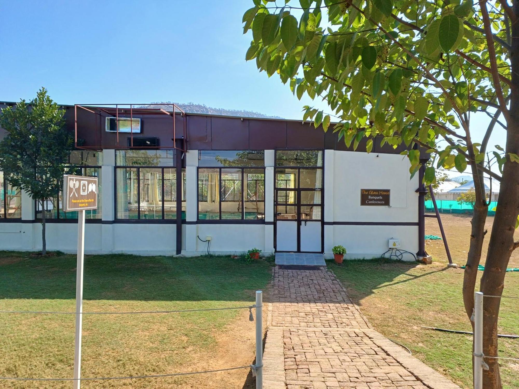 Shivir Aranya - Wilderness Resort Alvar Kültér fotó