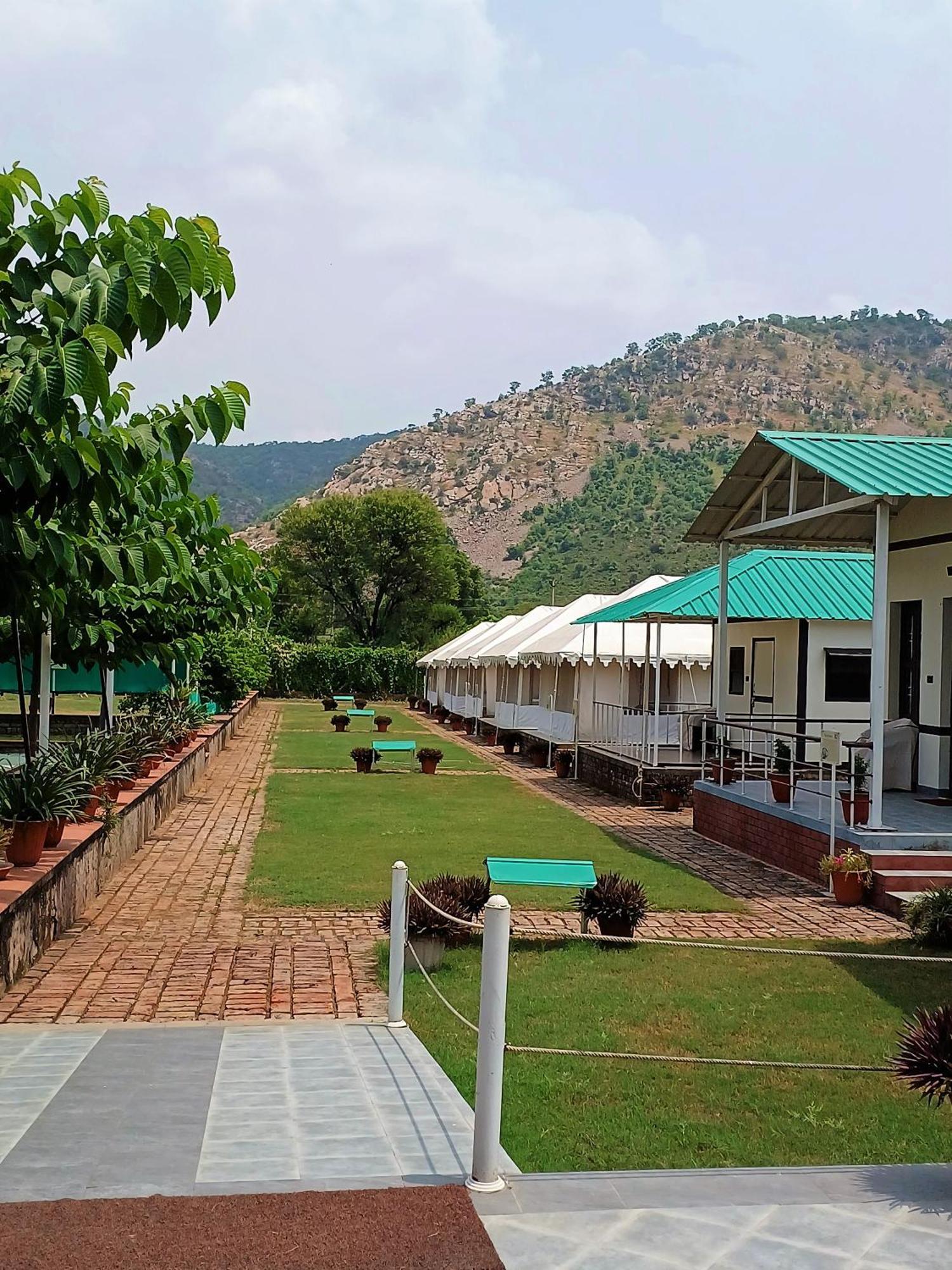 Shivir Aranya - Wilderness Resort Alvar Kültér fotó